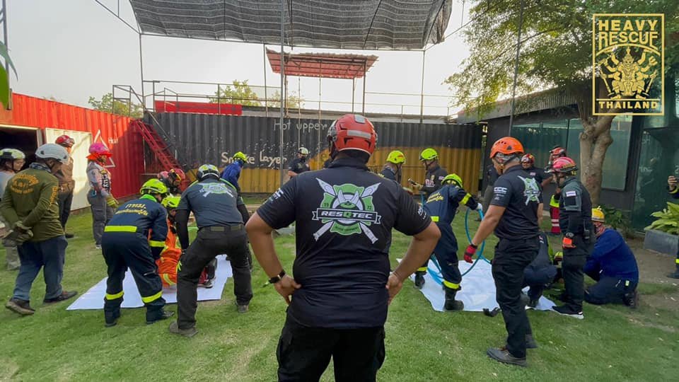 ภาพการทบทวน เเละ ฝึกซ้อมใช้อุปกรณ์ การฝึกพัฒนาศักยภาพครูผู้สอน 