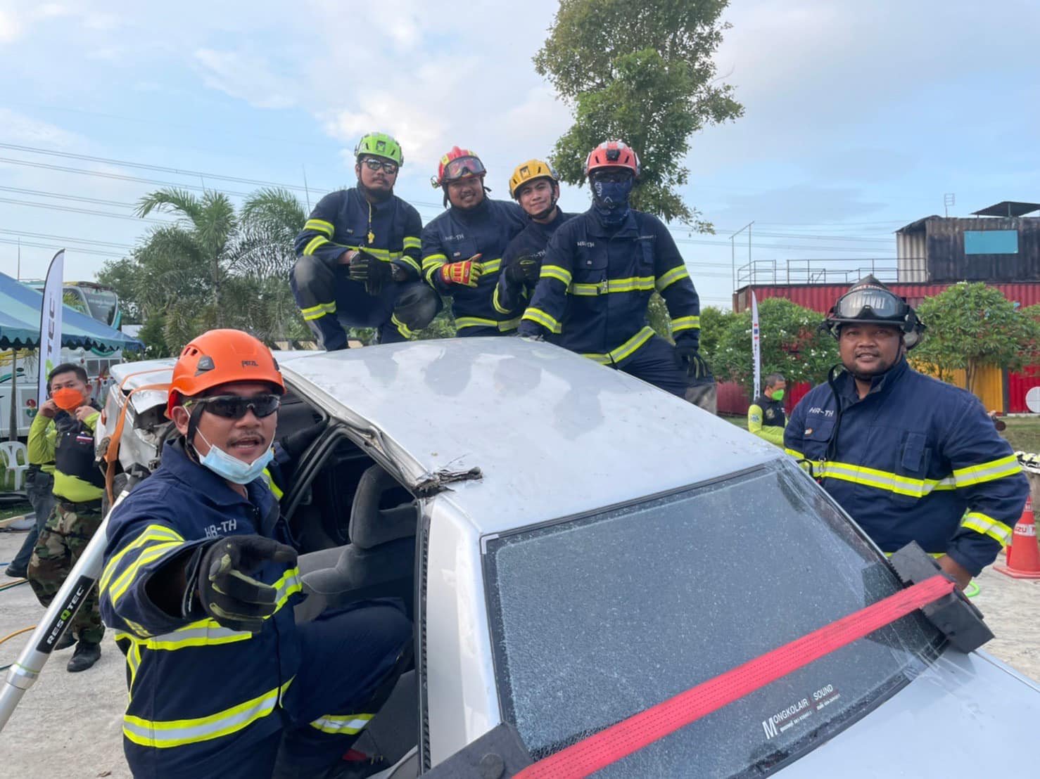 บรรยากาศการฝึก Rescue Tecnicques @ Command And Control Response Expressway 3 nd course Heavy Rescue Thailand training is conducted in collaboration with Expressway Authority of Thailand (EXAT)