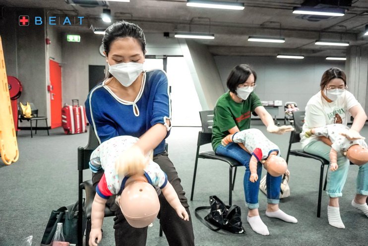 CPR AED First Aid ปฐมพยาบาล ปั๊มหัวใจ