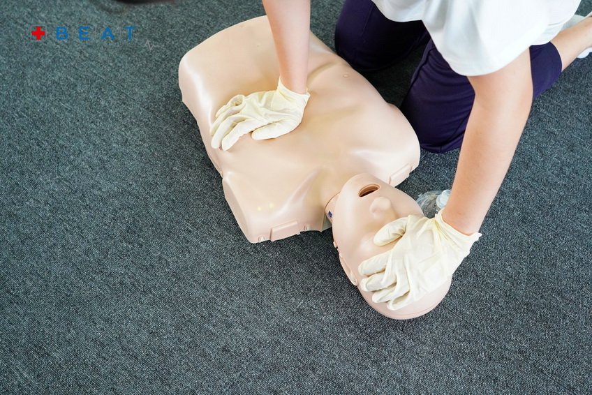 CPR AED First Aid ปฐมพยาบาล ปั๊มหัวใจ