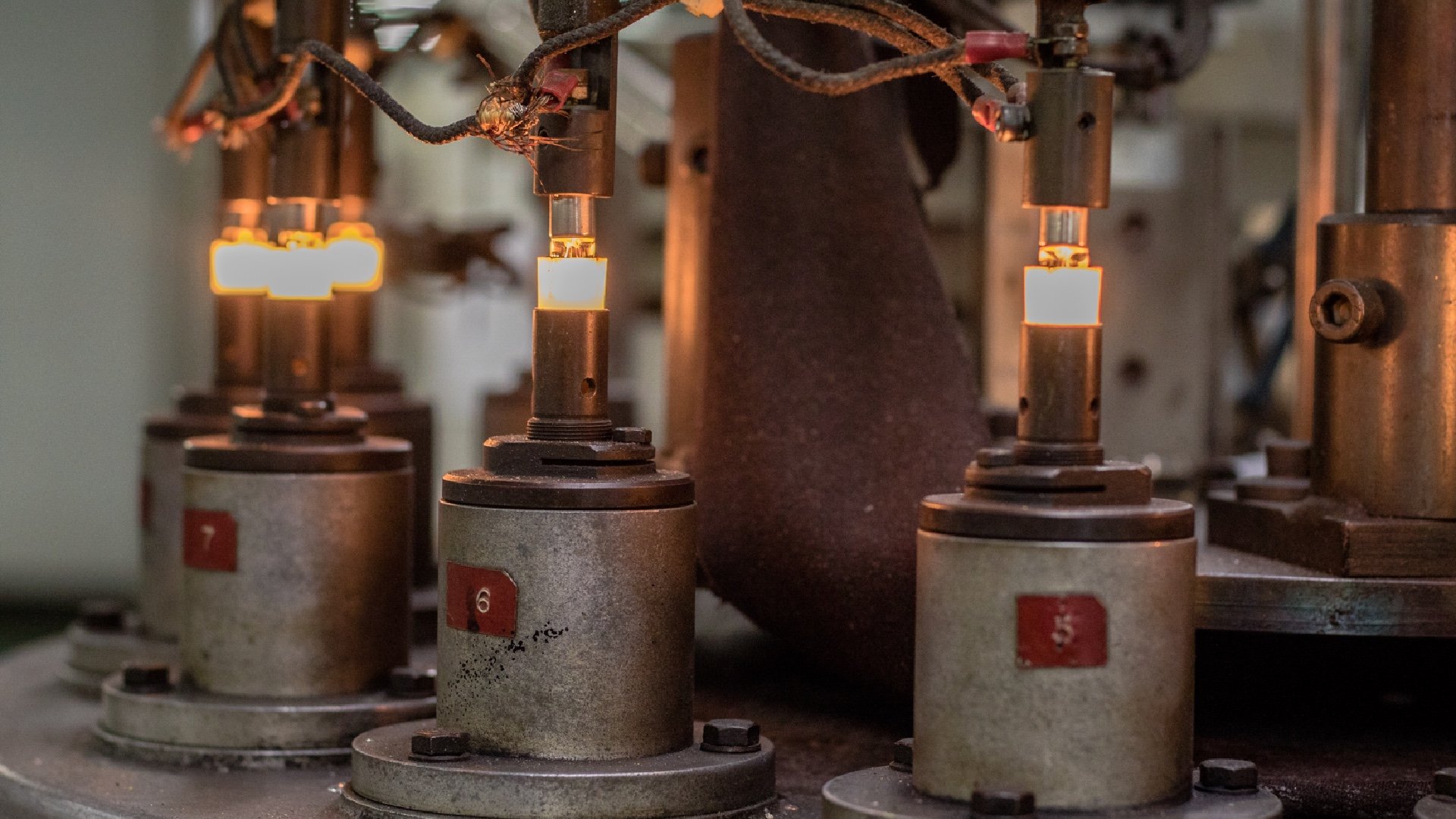 ABOUT US - lightechthai