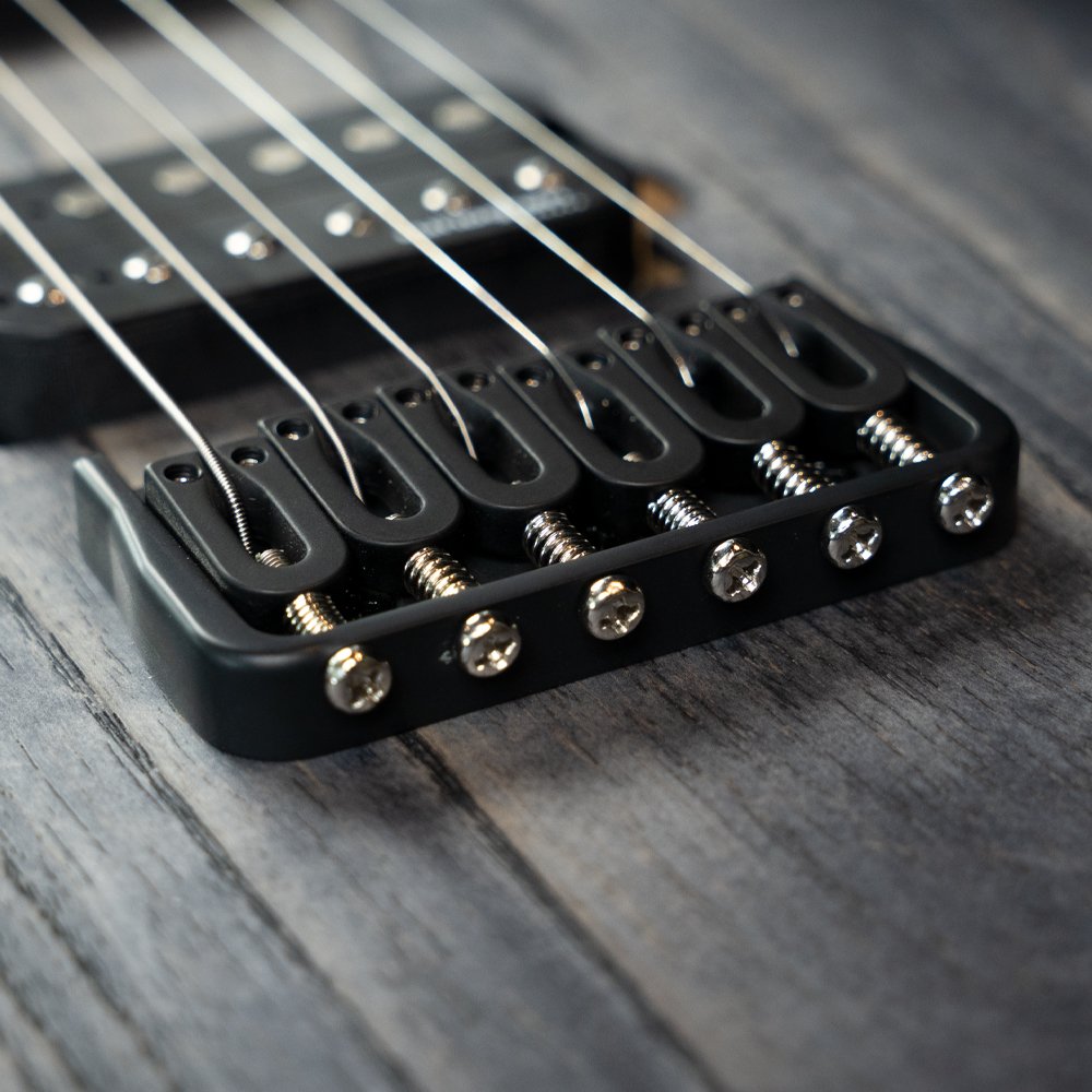 Skervesen Velociraptor Trans Gray Burst stringsshop