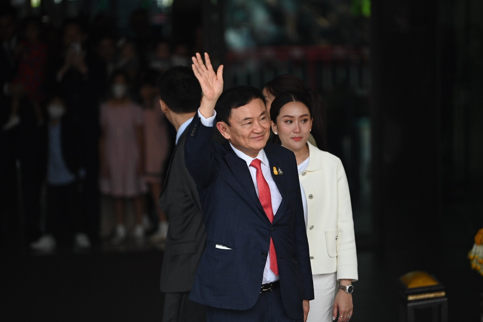 ทักษิณ ชินวัตร กลับไทยครั้งแรกในรอบ 15 ปี