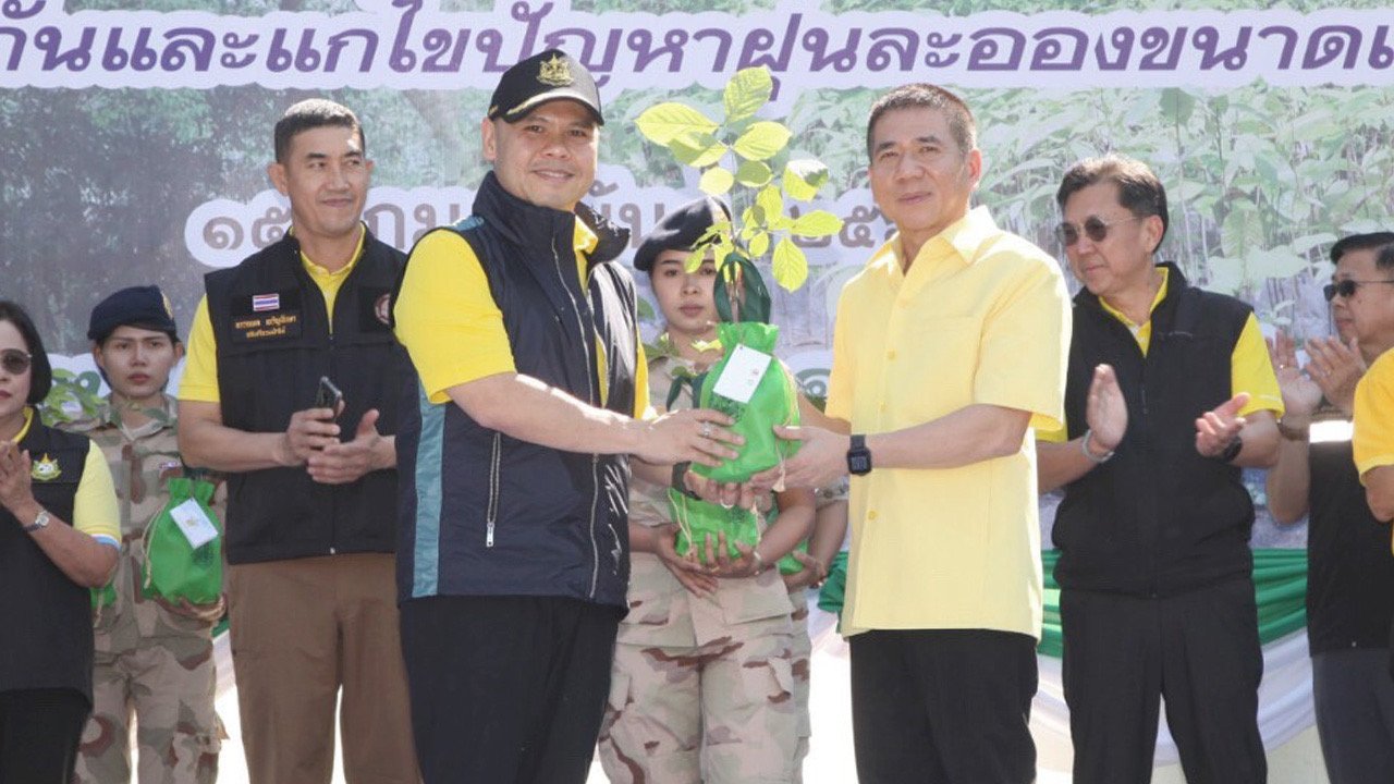 "วราวุธ ศิลปอาชา" รณรงค์ชาวเมืองนนทบุรีปลูกต้นไม้แก้ฝุ่น PM 2.5
