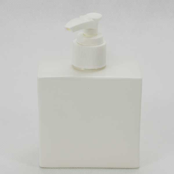 soap dispenser White 8x4x8 cm. 250 ml.