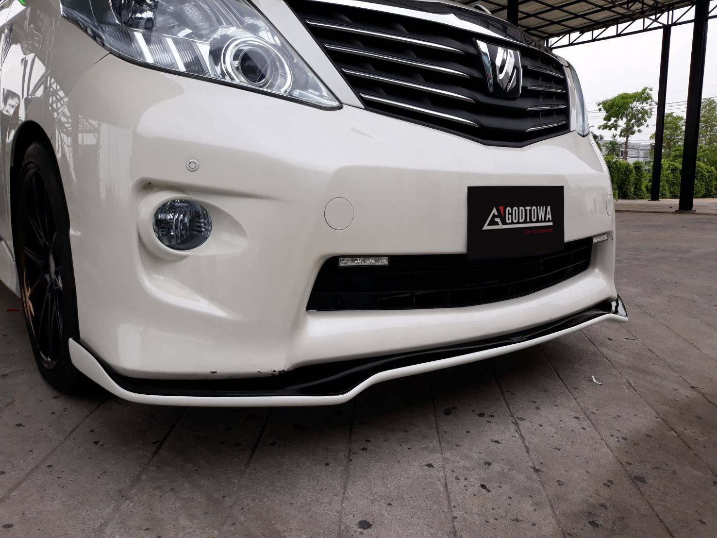 Front Spitter Alphard 20 รุ่นปี 2008-2014 Alphard 30 รุ่นปี 2015-2021 ...