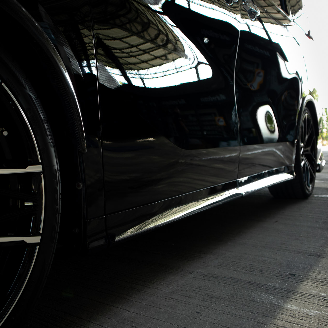 ชุดกาบข้างพร้อมคิ้วโครเมียมทรง Lexus LM สำหรับรถยนต์ อัลพาร์ด เวลไฟร์ 2015-2021 คิ้วโครเมียมติดรถยนต์ อัลพาร์ด เวลไฟร์ 30