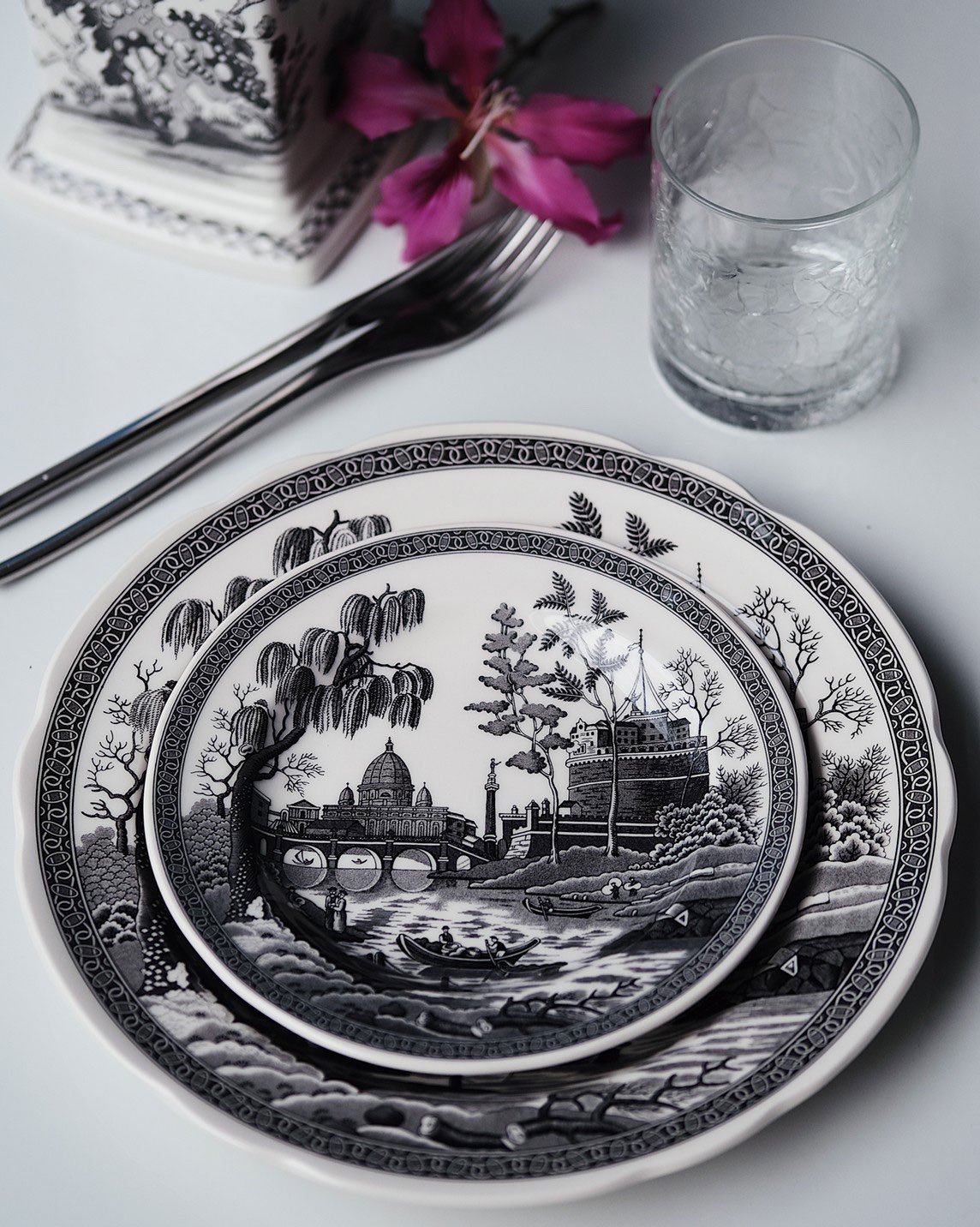 Spode Heritage Rome 10 in / 27 cm Dinner Plate blueandwhitethailand