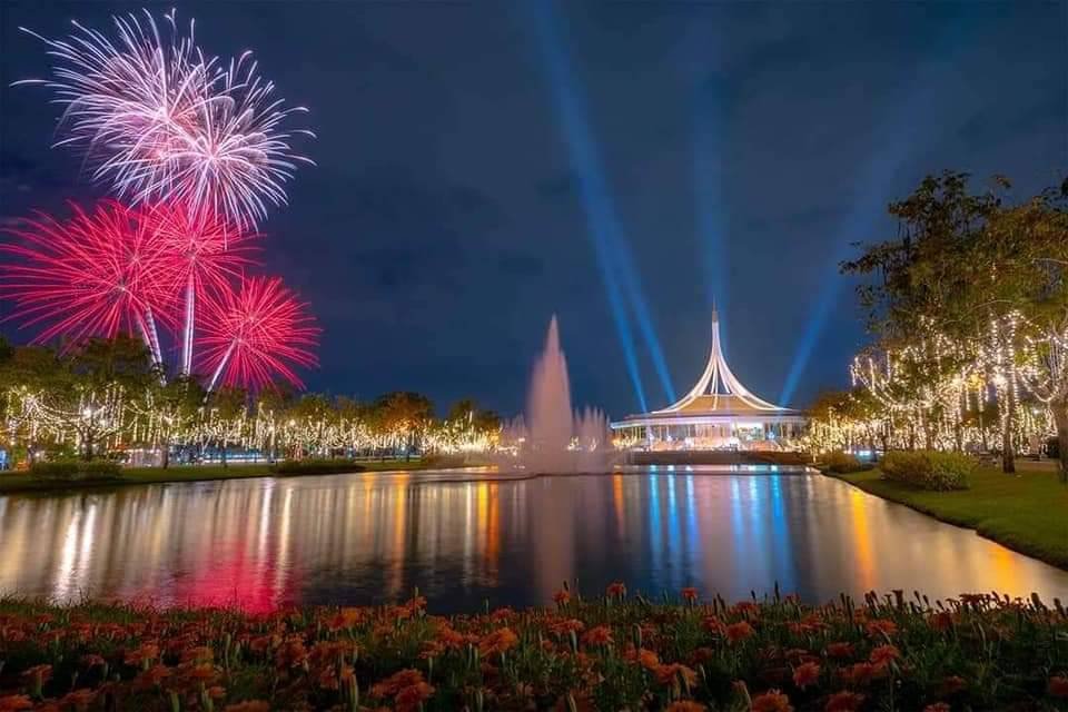 ชมการแสดงพลุ "งานพรรณไม้งามอร่ามสวนหลวง ร.9"