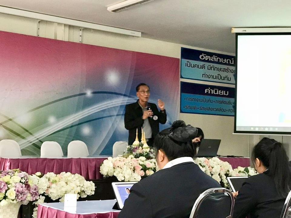 ประธาน ส.อ.ท.ฉช.ร่วมเป็นวิทยากรให้คำแนะนำกับนักศึกษาหลักสูตรภาษาอังกฤษ 