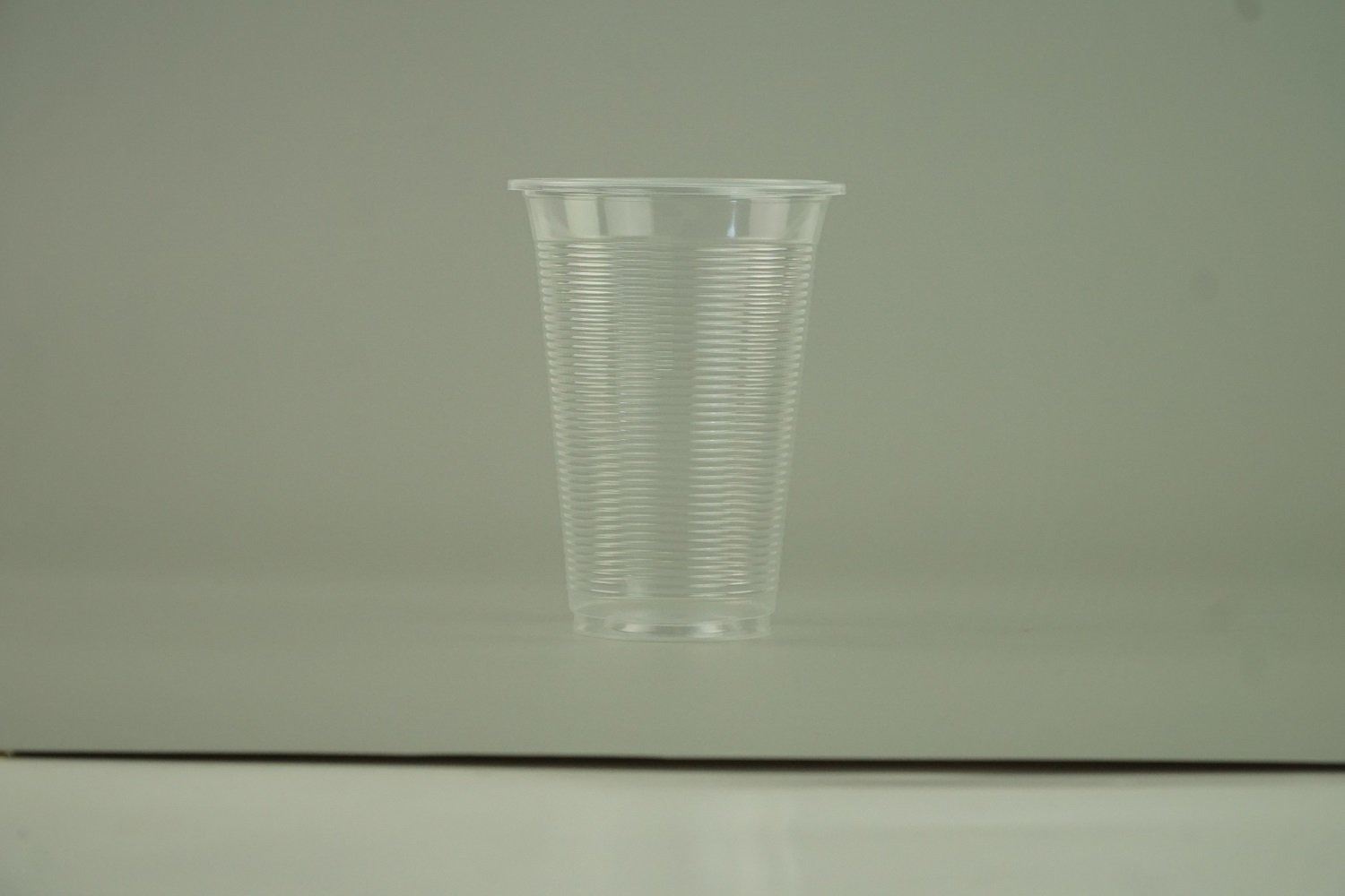 แก้วน้ำ 16 ออนซ์ แก้วพลาสติก PP ลอนใส รุ่นพิเศษ ปาก95mm. ขนาด 9.5x12x6 cm.