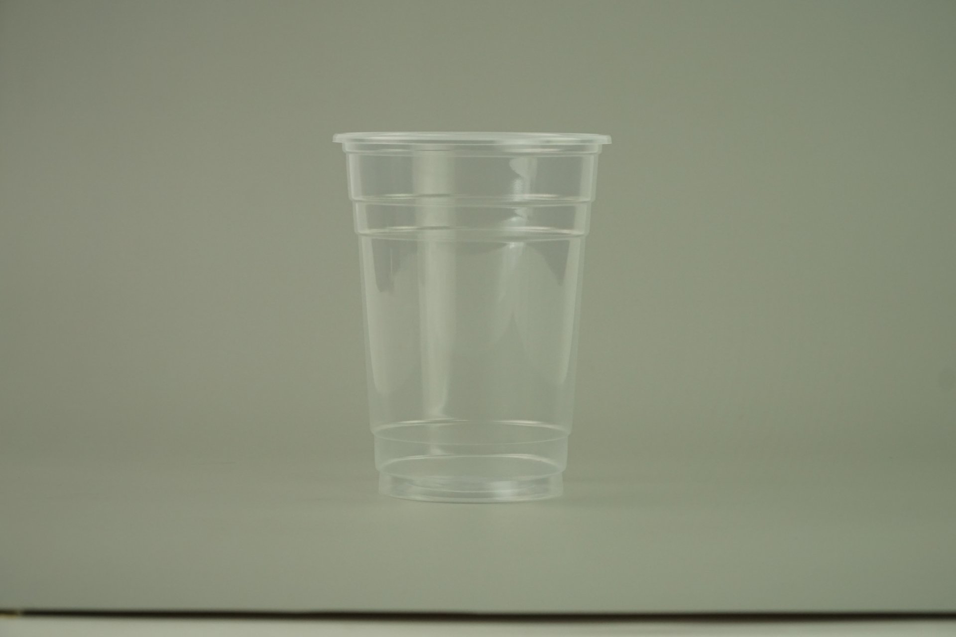 แก้วโอ่ง 32 ออนซ์  PP พร้อมฝาโดม เจาะรู แก้วจั้มโบ้  ขนาด 11.6x14.5 x7.5 cm.