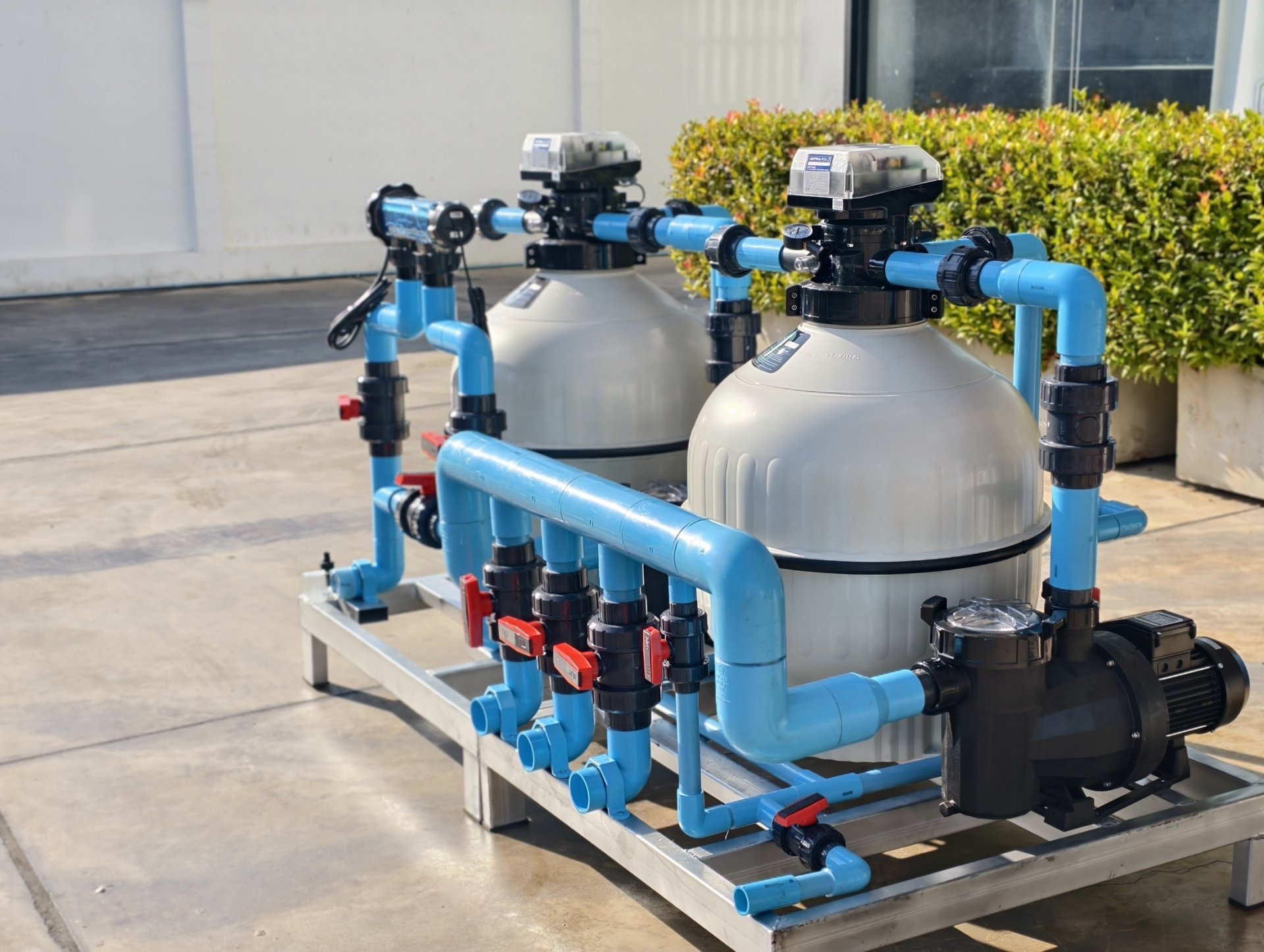 AstralPool VRAC Flat installed on a top-mount pool filter