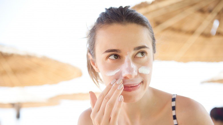 เทคนิคการเลือกใช้และทาครีมกันแดดให้มีประสิทธิภาพสูงสุด เทคนิคการเลือกใช้และทาครีมกันแดดให้มีประสิทธิภาพสูงสุด