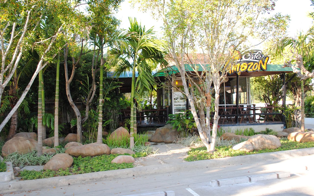 รับจัดสวน เชียงใหม่ พัทยา ชลบุรี จัดสวน น้ำตก Cafe Amazon landscape design