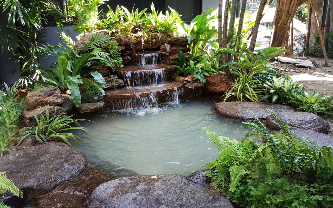 น้ำตกในสวน น้ำตกหินเทียม รับจัดสวน เชียงใหม่ พัทยา ชลบุรี landscape design