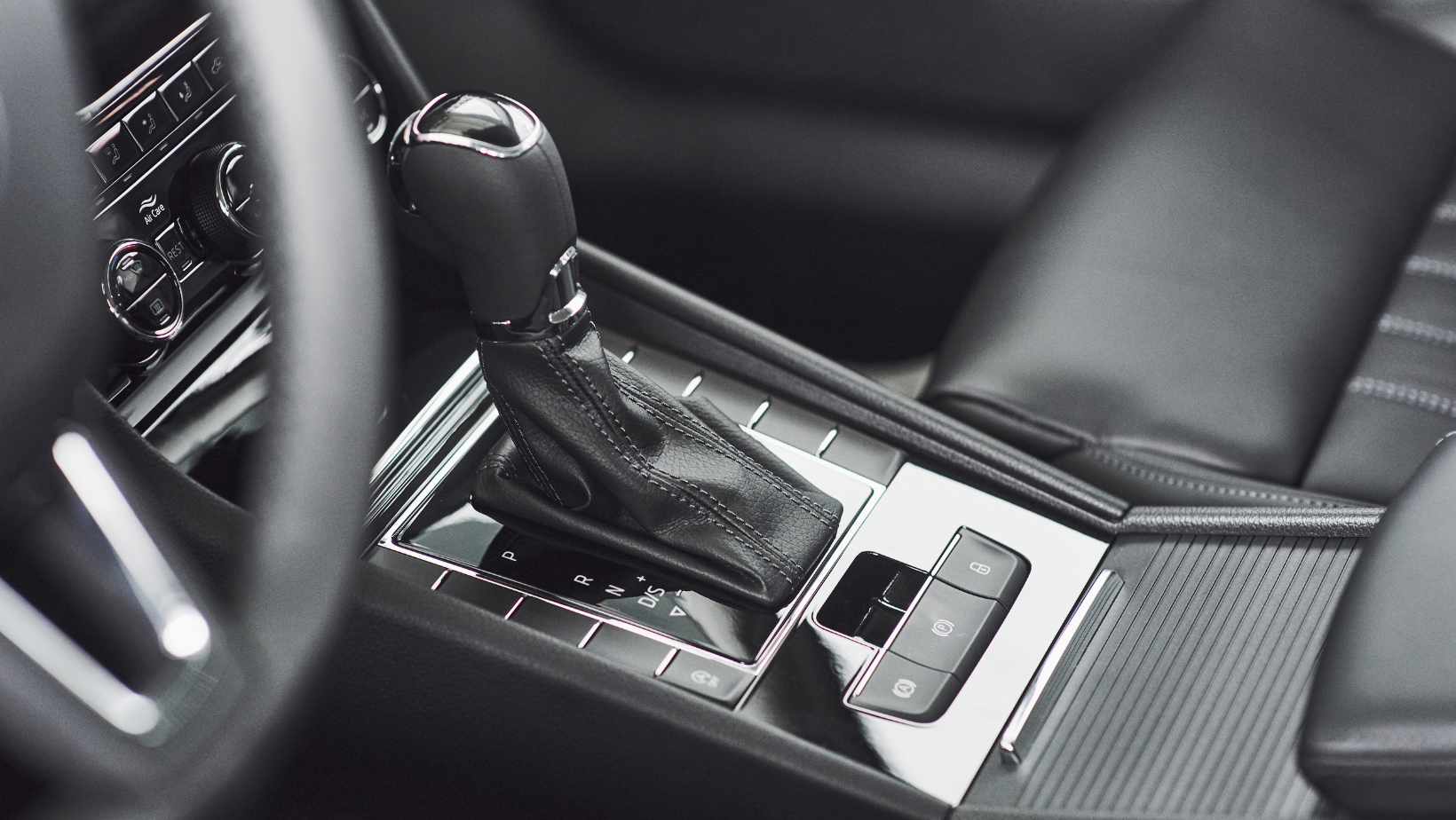 ไม่ควรปล่อยเกียร์ว่างขณะขับ ไม่ควรปล่อยเกียร์ว่างขณะขับ