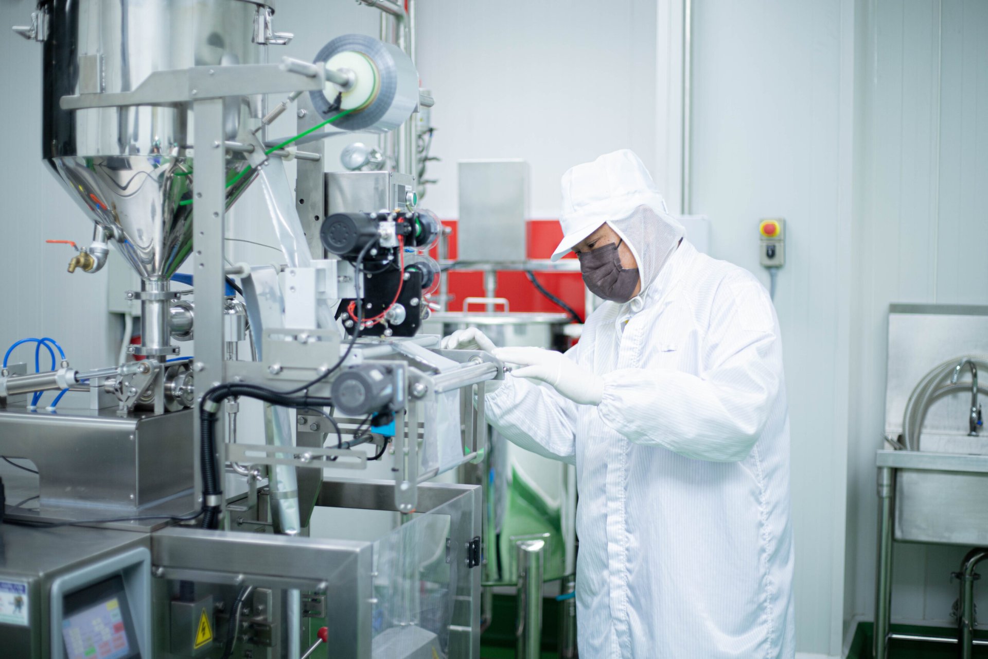 โรงงานรับผลิตยาและอาหารเสริม