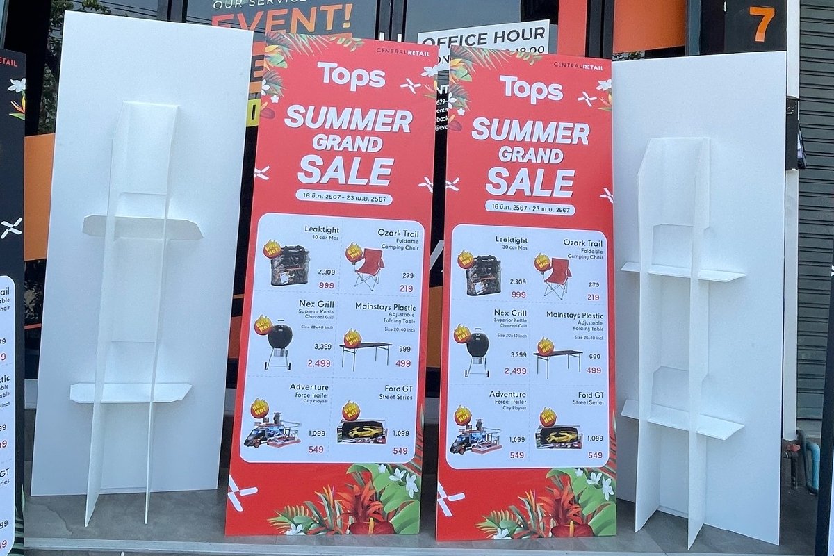 สแตนดี้ Tops Grand Sale ด้านหน้าและด้านหลังพร้อมขาตั้ง