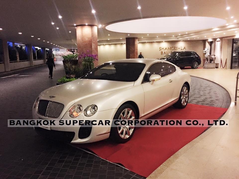 สวยหรูมากๆ Bentley Continental GT สีขาวประกายมุก วันนี้มาออกงานโชว์ที่ โรงแรม Shangri-La Bangkok
