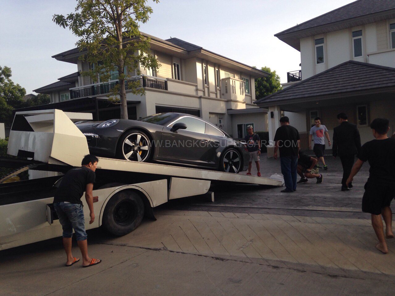 ให้เช่ารถ Porsche 911 ถ่ายภาพยนตร์ โฆษณา เช่ารถPorsche เช่ารถถ่ายละคร เช่ารถถ่ายหนัง เช่ารถถ่ายโฆษณา bangkoksupercars