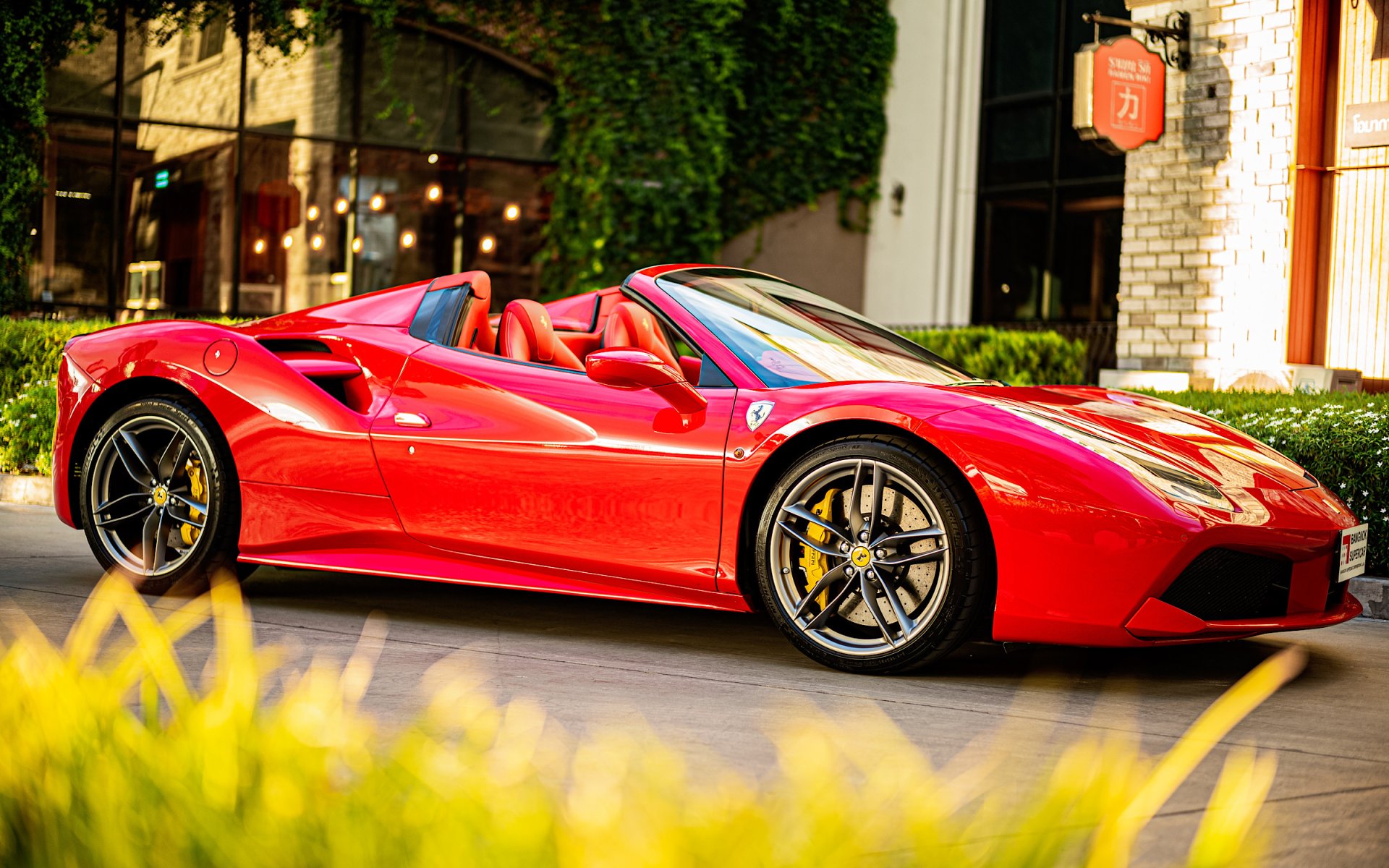 ให้เช่ารถ FERRARI ให้เช่ารถ Ferrari เปิดประทุนสุดหรู