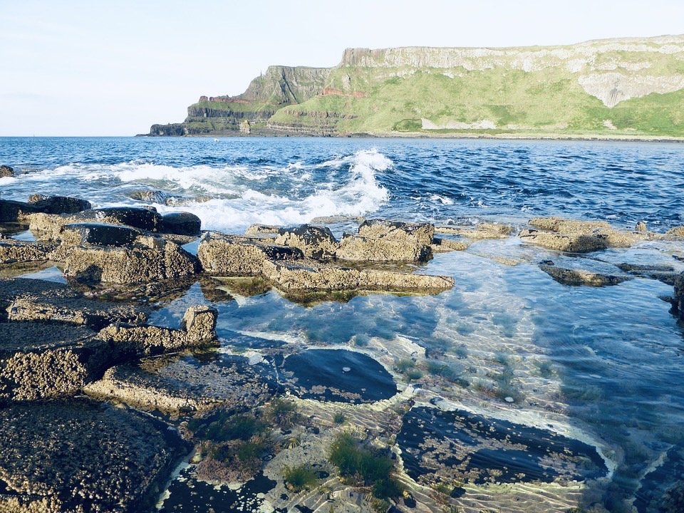 Giant's Causeway-Ireland เป็นสถานที่ๆมีหินที่หลากหลาย