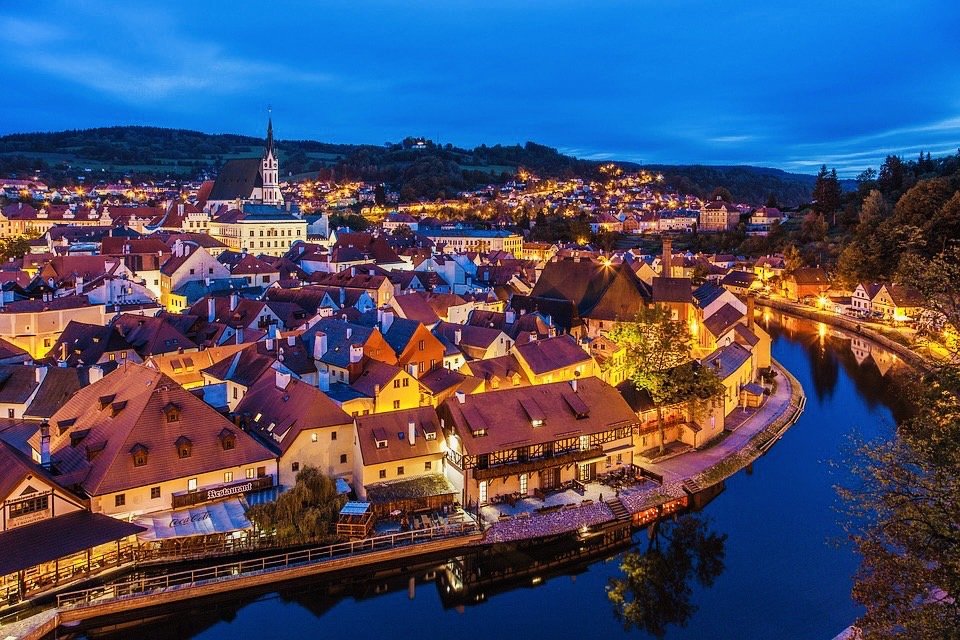 Cesky Krumlov-Czech เป็นเมืองเล็กๆที่มีแม่น้ำไหลผ่าน