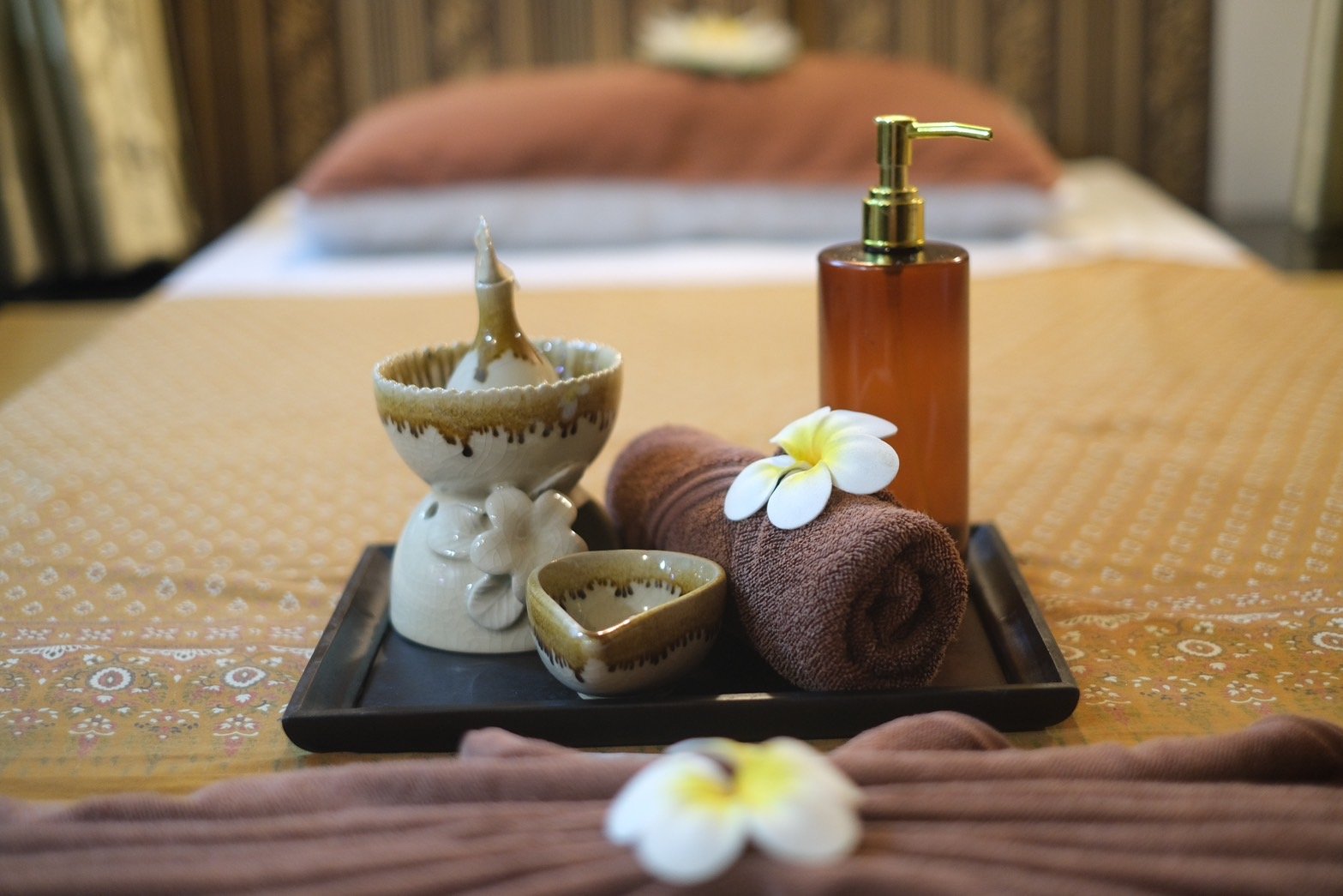 AROMATHERAPY OIL MASSAGE
