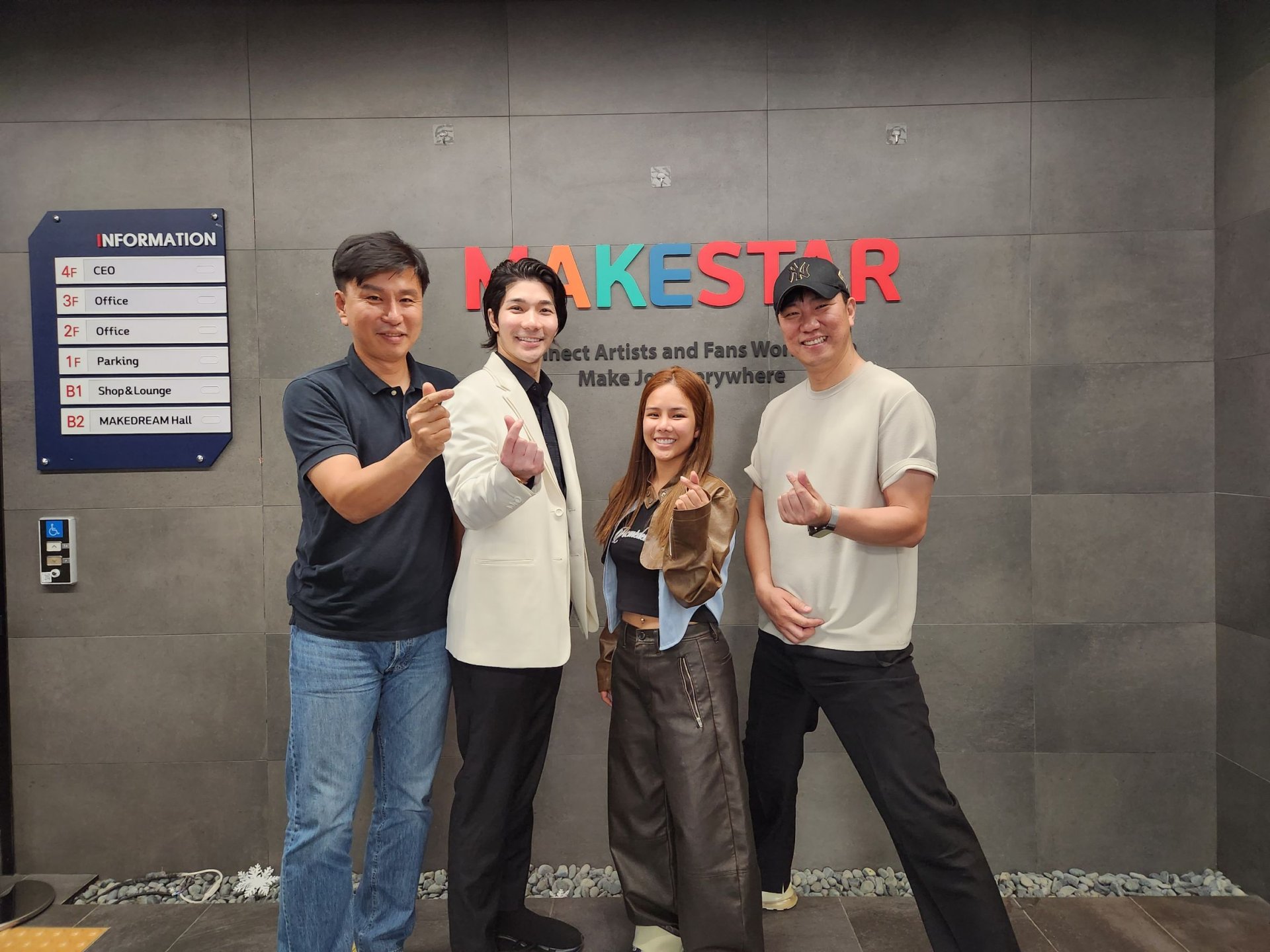 Regent International, Miss. Mint (Mflow Entertainment), and Mr. In (Hit Super Car, Ltd.) join a meeting with MAKESTAR.