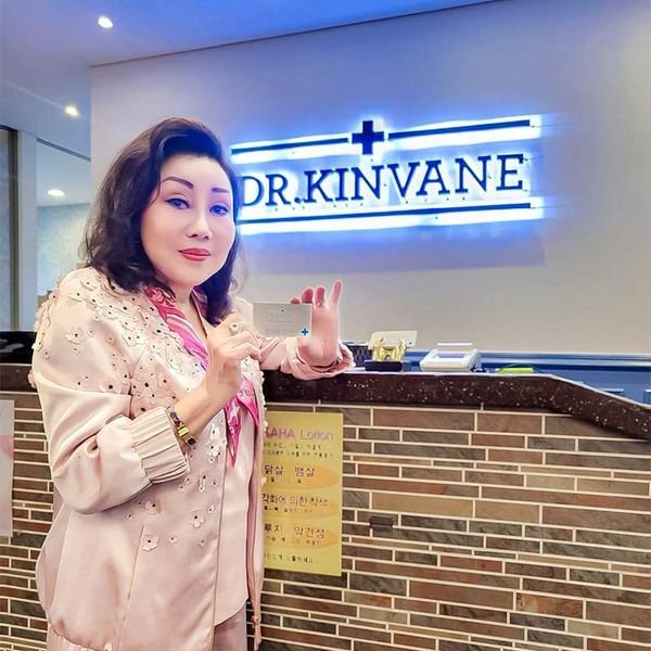 Susie Hathaithep Theerathada, Thai celeb, met Dr. Kinvane, a top 3 dermatologist in South Korea. Susie Hathaithep Theerathada, Thai celeb, met Dr. Kinvane, a top 3 dermatologist in South Korea.