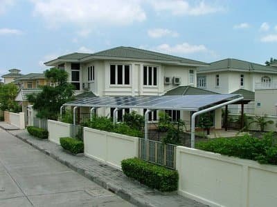 ผลงานติดตั้ง Solar Carport โครงสร้างหลังคาโรงจอดรถโซลาร์เซลล์ โดย Microgrid Technology