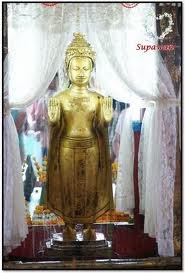 ลาวแห่พระบางรอบเมือง อัญเชิญประดิษฐานที่หอแห่งใหม่
