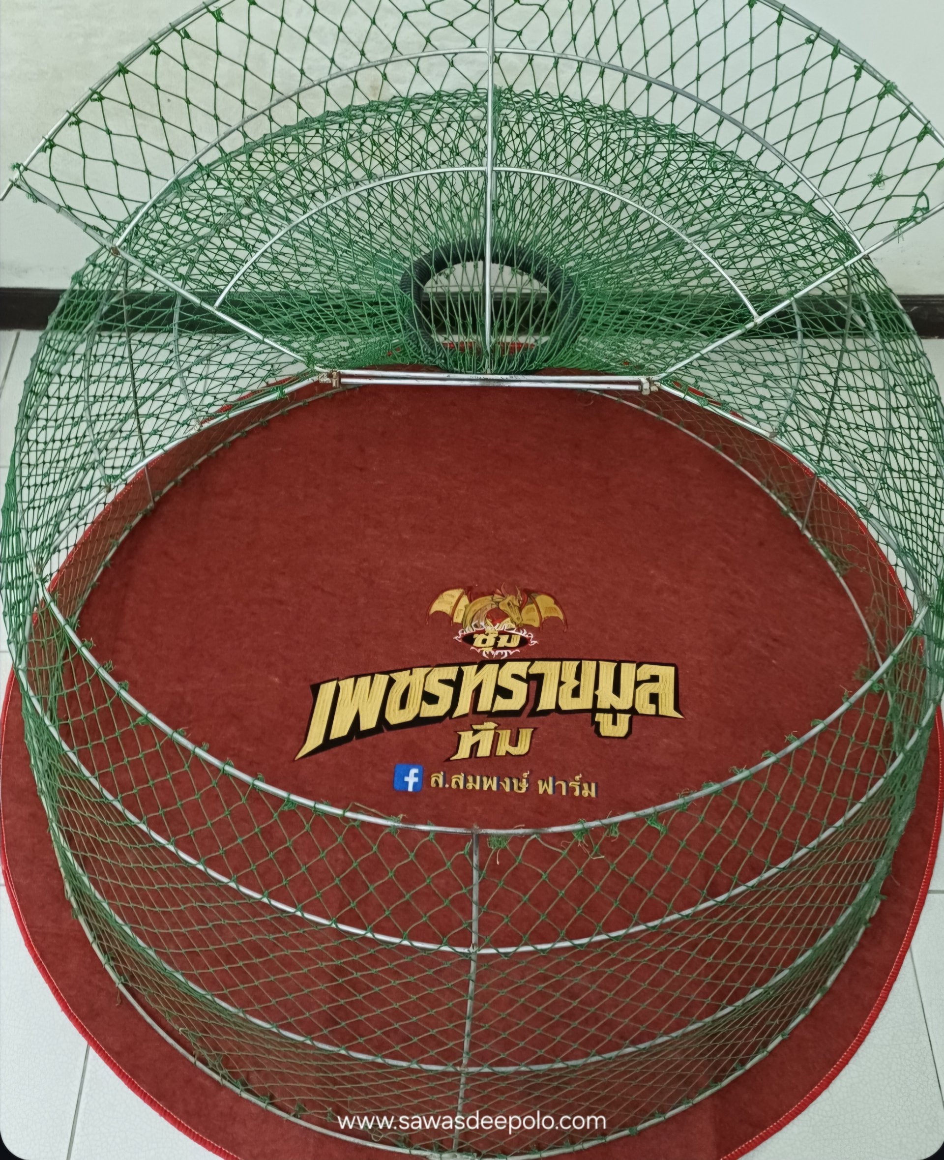 ซุ้ม เพชรทรายมูล ทีม  พรมรองสุ่มไก่ เย็บขอบ หนา 3-4 มิล  มุ้งไก่ชน ตัดเย็บด้วยผ้าสีเดียวทั้งหลัง เย็บผ้าทับหูแขวนไม่หลุดง่ายl เย็บเก็บชายมุ้ง  มีบริการปักชื่อ และโลโก้  สนใจสอบถามเพิ่มเติม  https://line.me/ti/p/VJeTnWFnQS  www.sawasdeepolo.com ️ 084225405