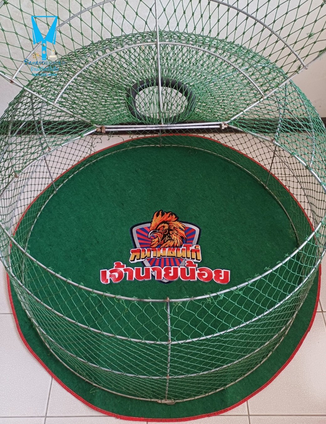 ขอบพระคุณ สนามชนไก่เจ้านายน้อย  พรมรองสุ่มไก่ เย็บขอบ หนา 3.5-4 มิล  มุ้งไก่ชน ตัดเย็บด้วยผ้าสีเดียวทั้งหลัง เย็บผ้าทับหูแขวนไม่หลุดง่ายl เย็บเก็บชายมุ้ง  มีบริการปักชื่อ และโลโก้  สนใจสอบถามเพิ่มเติม  https://line.me/ti/p/VJeTnWFnQS  www.sawasdeepolo.com