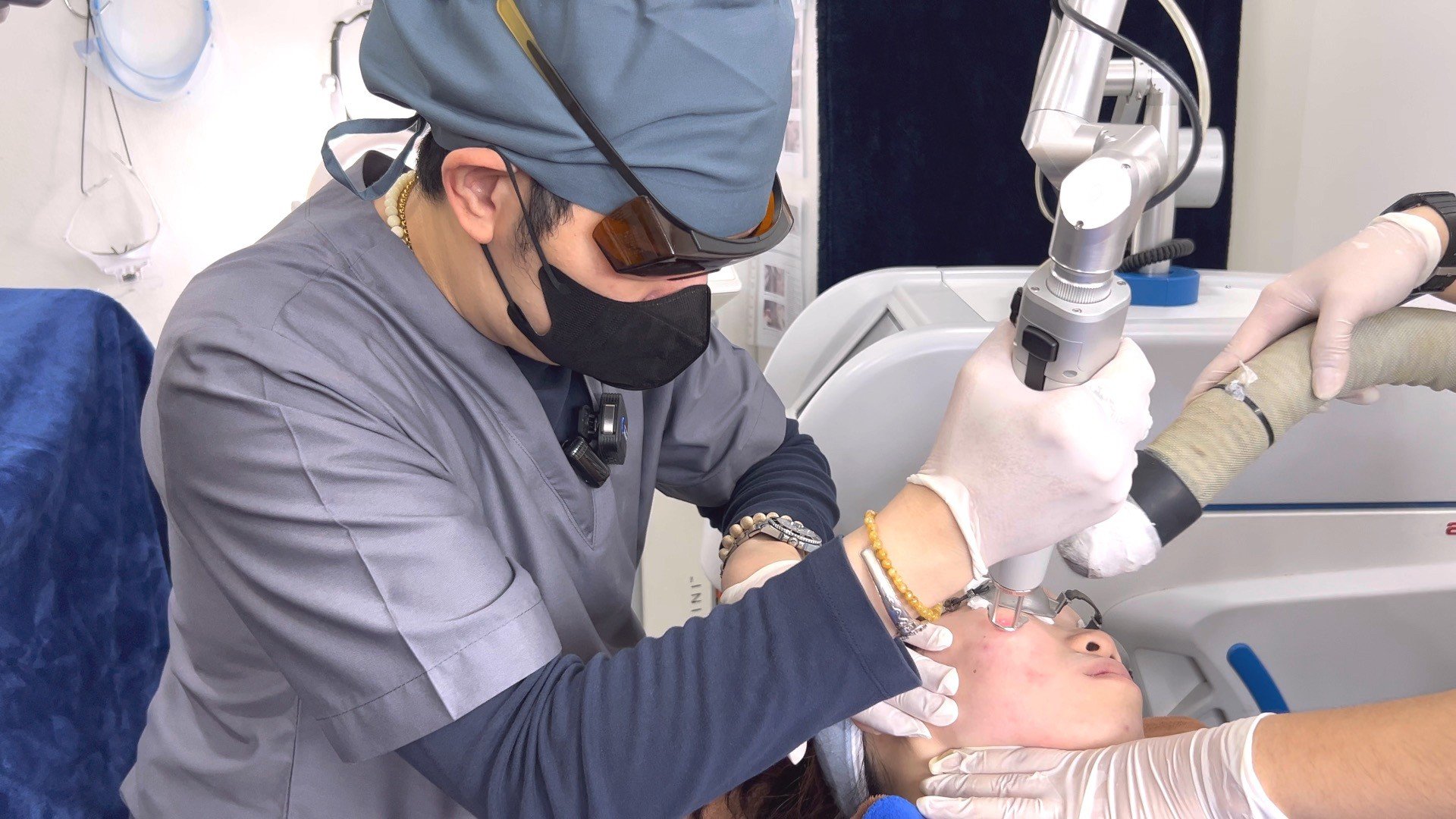 แนะนำเทคนิครักษาหลุมสิว: หัวยิงพิเศษรักษาหลุมสิว Fractional MLA 8 mm. ของ Discovery Pico Laser แนะนำเทคนิครักษาหลุมสิว: หัวยิงพิเศษรักษาหลุมสิว Fractional MLA 8 mm. ของ Discovery Pico Laser