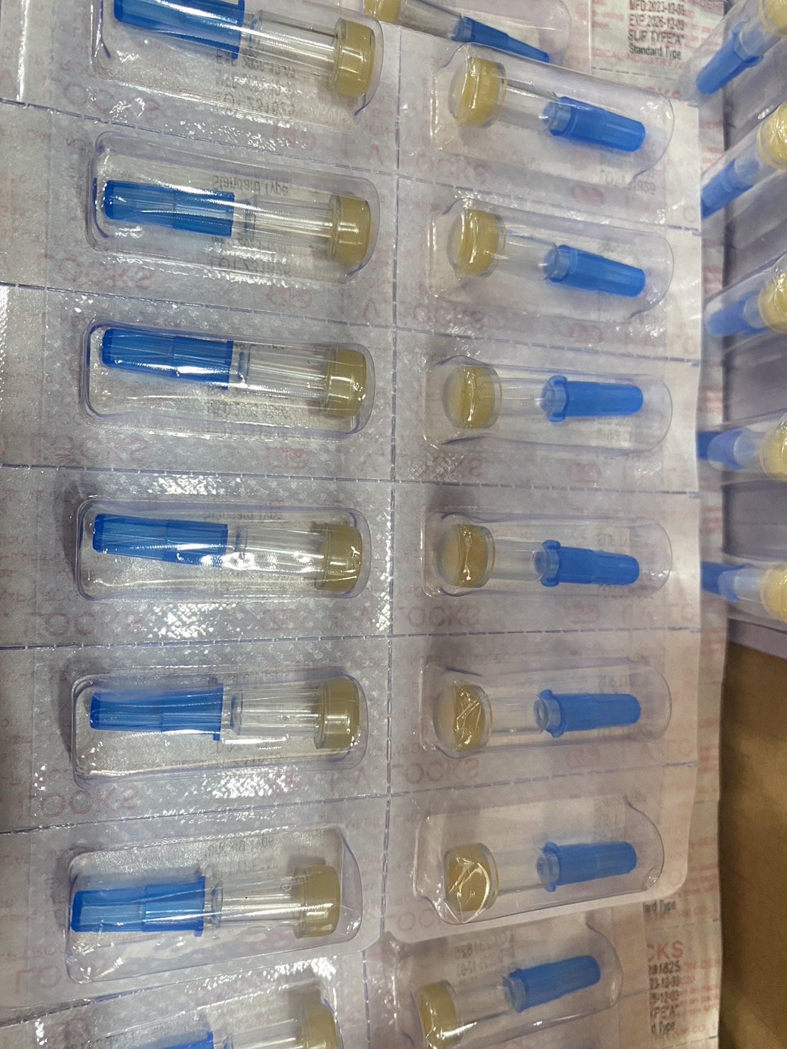 Injection plug ยี่ห้อ Perfect I.V.Locks (240ชิ้น/กล่อง)