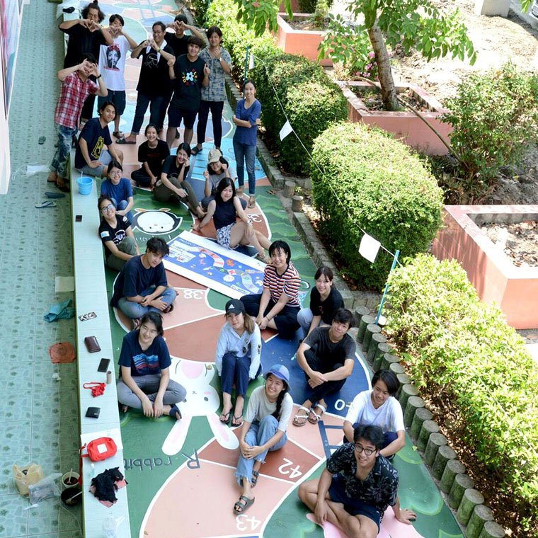 "Community color design service: Painting Charity"