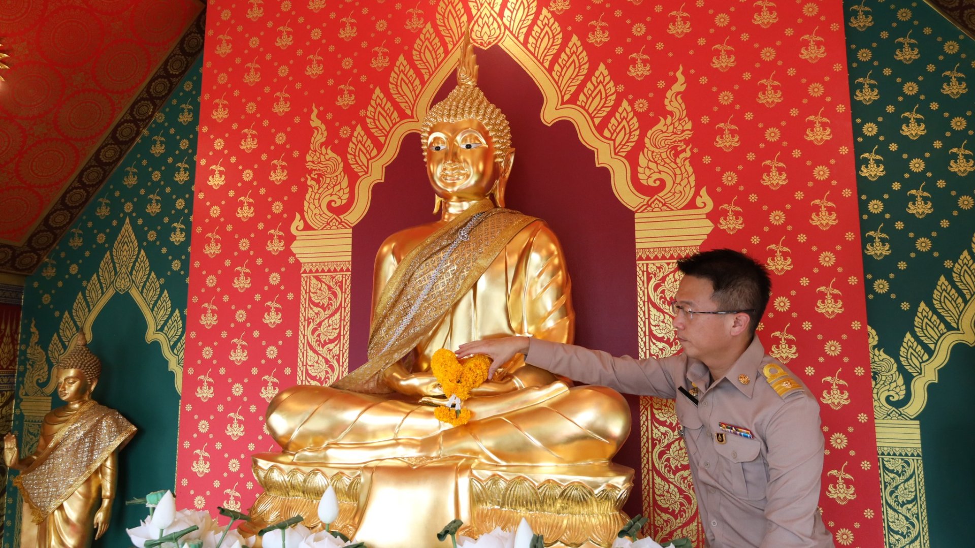 ขอแสดงความยินดีกับ นายแพทย์ ภูริทัต แสงทองพานิชกุล ในโอกาสได้รับการแต่งตั้งให้ดำรงตำแหน่งเป็น ผู้อำนวยการโรงพยาบาลราชพิพัฒน์