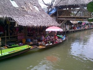 Klong Ladmayom Floating Market