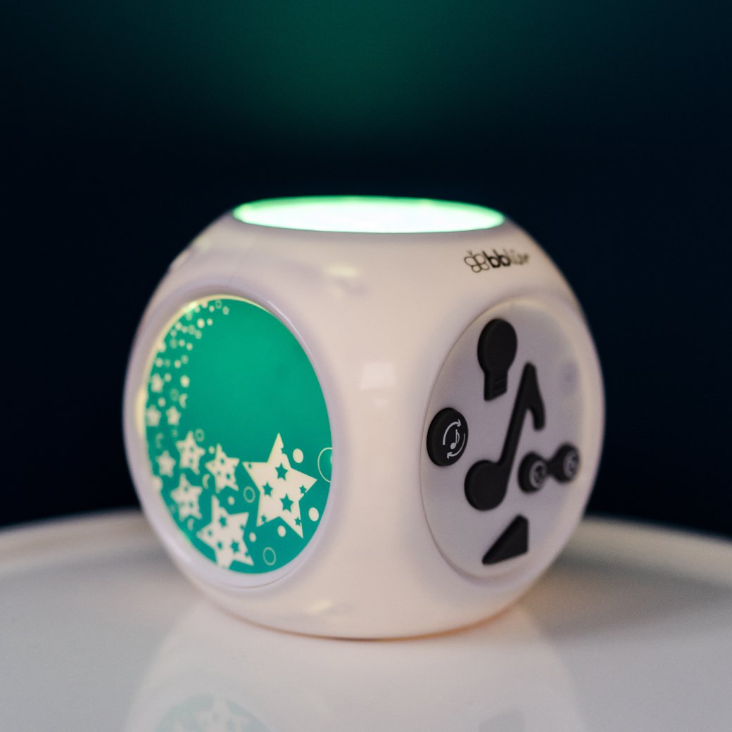 Kübe – Sound activated musical nightlight with projection