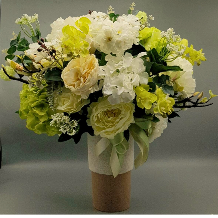 แจกันดอกไม้ประดิษฐ์ ของขวัญแสดงความยินดี หรือ ตกแต่งสำนักงาน ดีไซน์ Luxury ดอกไม้ประดิษฐ์เกรดพรีเมียม สวยหรูทนทาน สะท้อนรสนิยม