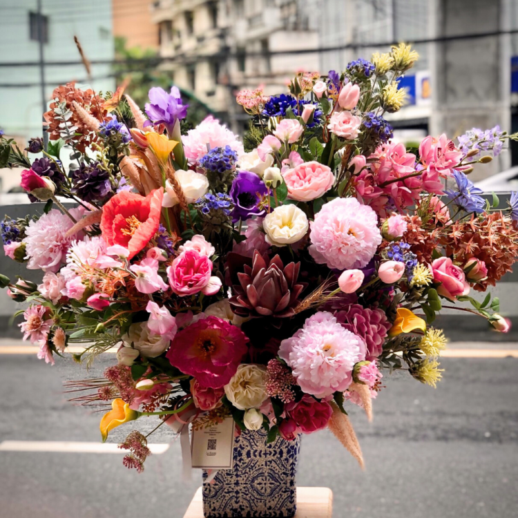 แจกันดอกไม้ประดิษฐ์ ของขวัญแสดงความยินดี หรือ ตกแต่งสำนักงาน ดีไซน์ Luxury ดอกไม้ประดิษฐ์เกรดพรีเมียม สวยหรูทนทาน สะท้อนรสนิยม