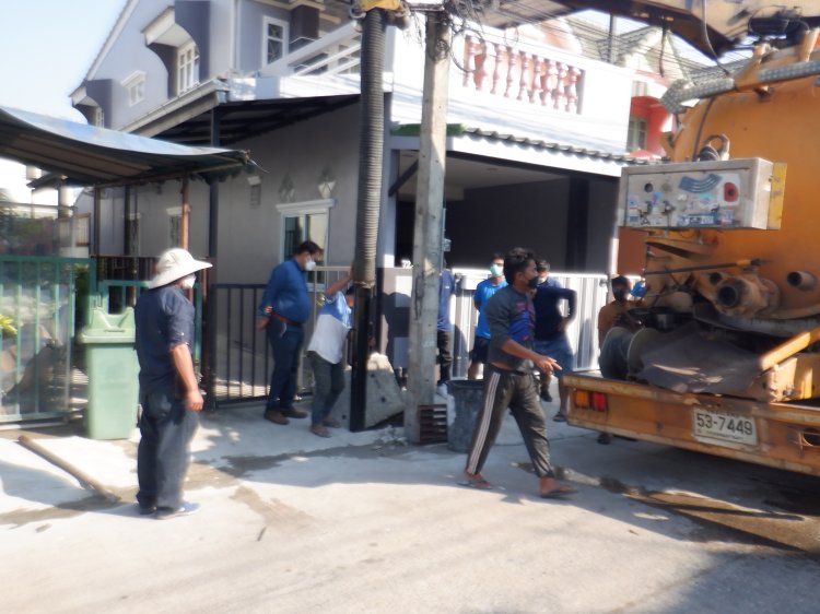 บริการจ้างเหมาดูดฉีดล้างท่อระบายน้ำด้วยรถดูดฉีดล้างท่อระบายน้ำแรงดันสูง