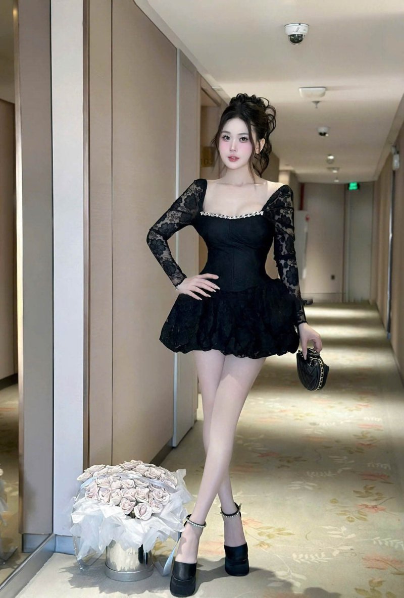 เดรสสั้นสีดำแขนยาวผ้าลูกไม้ทรงบอลลูนตกแต่งคริสตัล