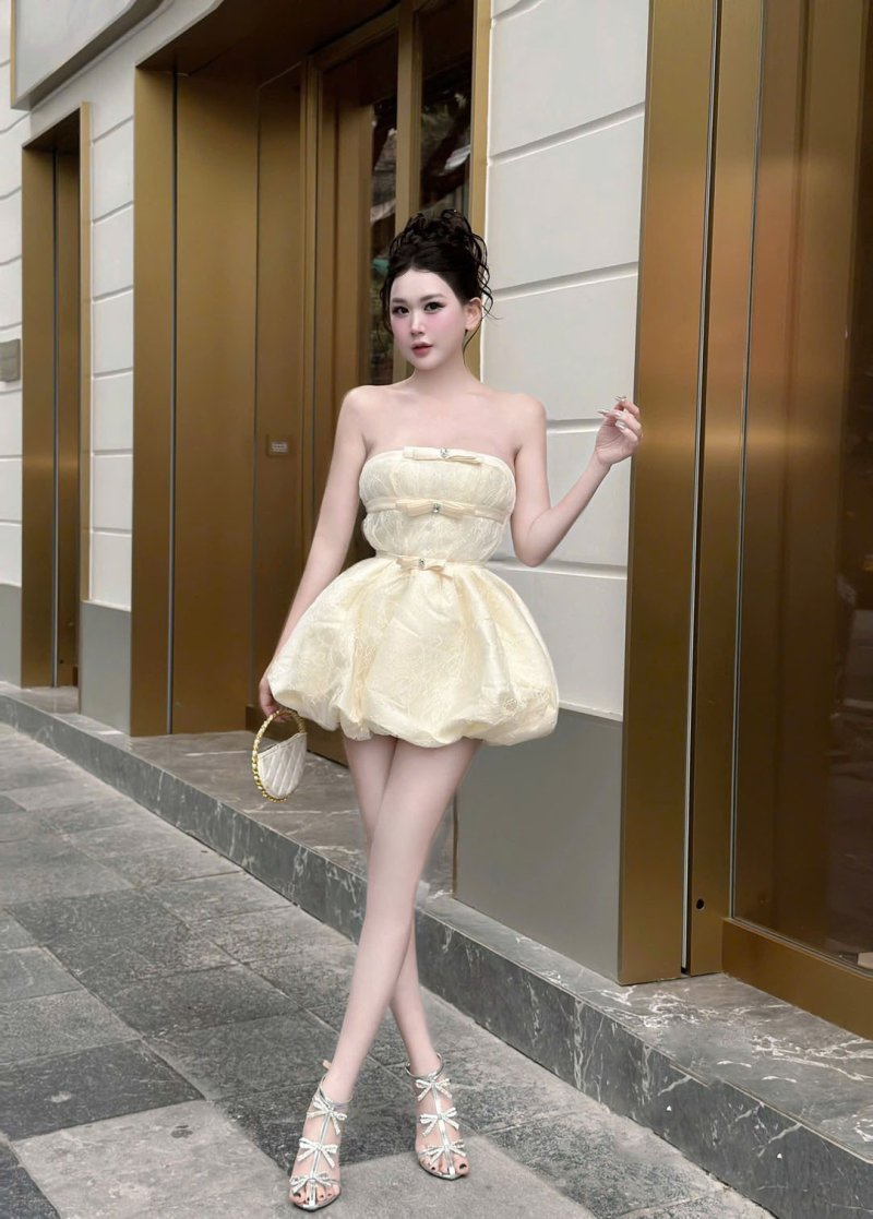 เดรสสั้นสีครีมทรงบอลลูนตกแต่งโบสไตล์ลูกคุณหนู