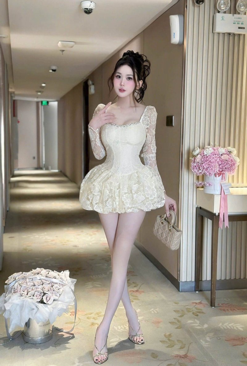 เดรสสั้นลูกไม้สีครีมแขนยาวทรงบอลลูน-ตกแต่งคริสตัลที่หน้าอก