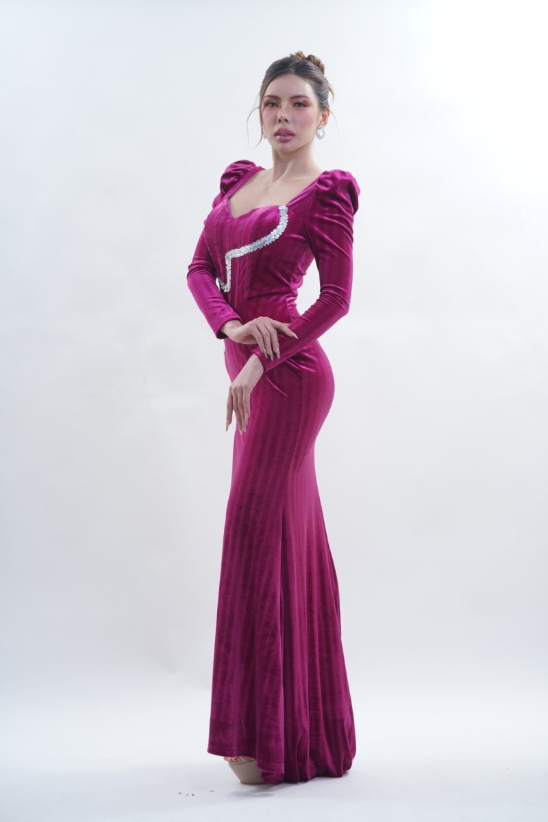 เดรสยาวสีชมพูบานเย็นแขนยาวเข้ารูปทรงหางปลาตกแต่งกลิตเตอร์