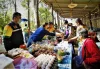 ตลาดลานร่มสัก ตลาดชุมชนคนลานสัก อุทัยธานี