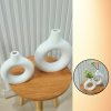 แจกันพลาสติกสีขาวมินิมอลสำหรับดอกไม้ปลอมประดิษฐ์ White minimalist plastic vase